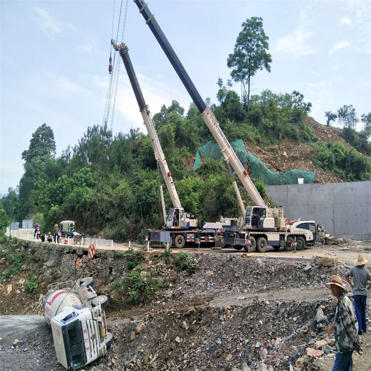 淄博张店汽车掉沟里叫吊车救援要多少钱
