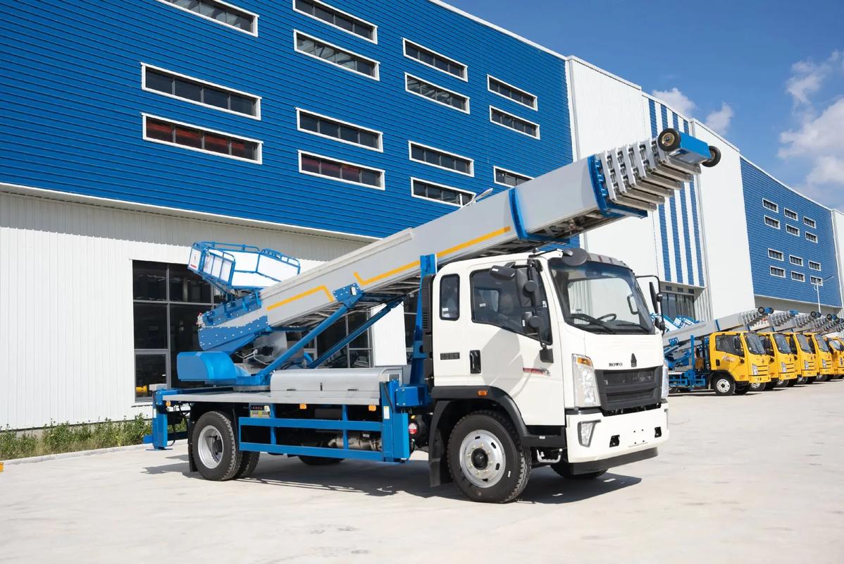 淄博张店出租云梯车高空作业车 建筑垃圾搬运